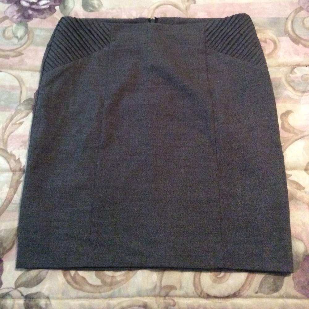 Women’s gray skirt